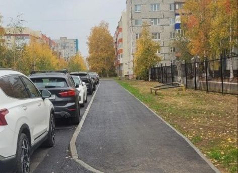 На проезде Взлетном в Сургуте изменятся правила парковки в течение дня — с угрозой приезда эвакуатора