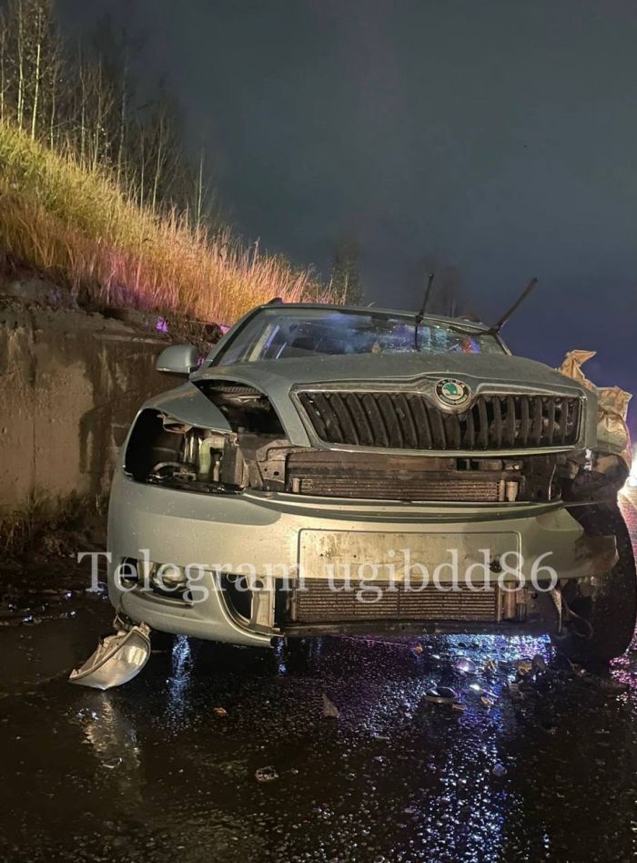 ​В Пыть-Яхе водитель Skoda врезался в КАМАЗ на встречке
