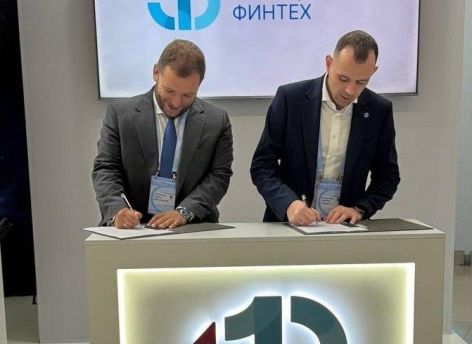 Банк Уралсиб и Сравни подписали соглашение о стратегическом партнерстве в сфере цифровых финансовых услуг