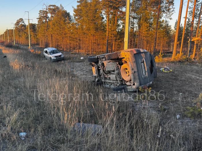 ​На трассе «Север» ХМАО Lexus выехал на встречку и столкнулся с Lada: пострадали два человека