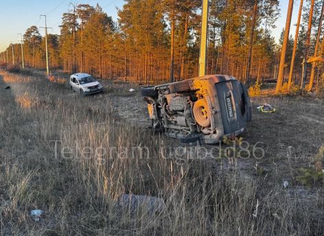 ​На трассе «Север» ХМАО Lexus выехал на встречку и столкнулся с Lada: пострадали два человека