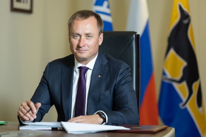 Благодаря вашему труду днем и ночью, в сложных северных условиях строятся, обновляются и содержатся в порядке наши дороги