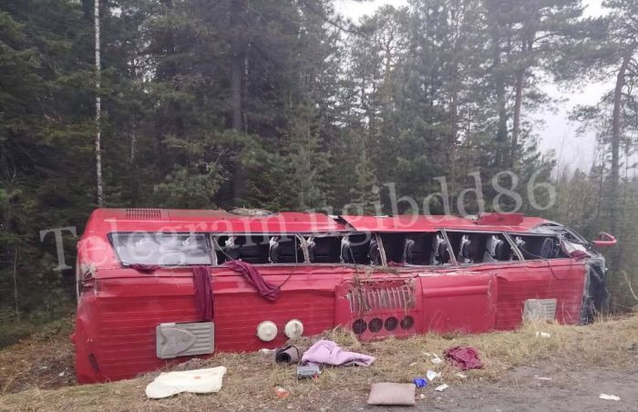 ​В Югре произошла авария с участием автобуса: два человека погибли, девять пострадали