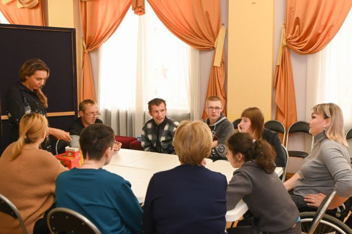 ​Тюменский проект «Перезагрузка» поможет молодежи с ОВЗ найти себя в творчестве и общении