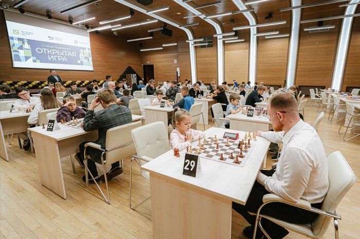 ​Ханты-Мансийский НПФ провел V турнир по шахматам «Открытая игра»