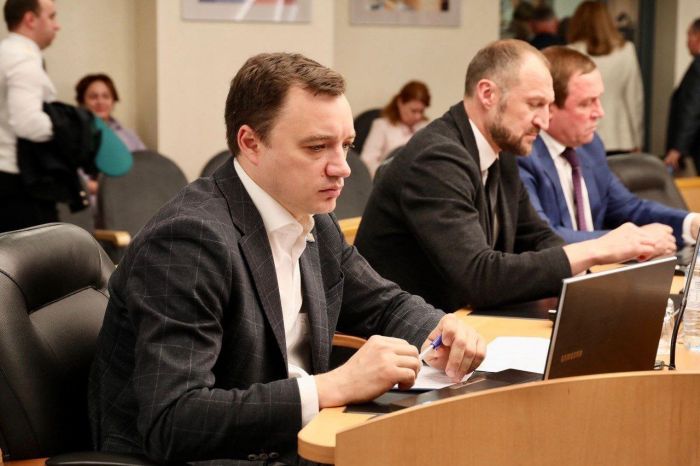 ​Коротко о Думе – парковка у кардиоцентра, ремонт спортивных сооружений и строительство школы и садика в 35А микрорайоне