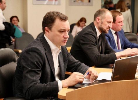Коротко о Думе – парковка у кардиоцентра, ремонт спортивных сооружений и строительство школы и садика в 35А микрорайоне