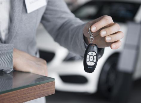 ​На Lada Granta – восемь зарплат, на Toyota Camry – более 30: эксперты подсчитали, сколько придется копить на популярные авто в Югре