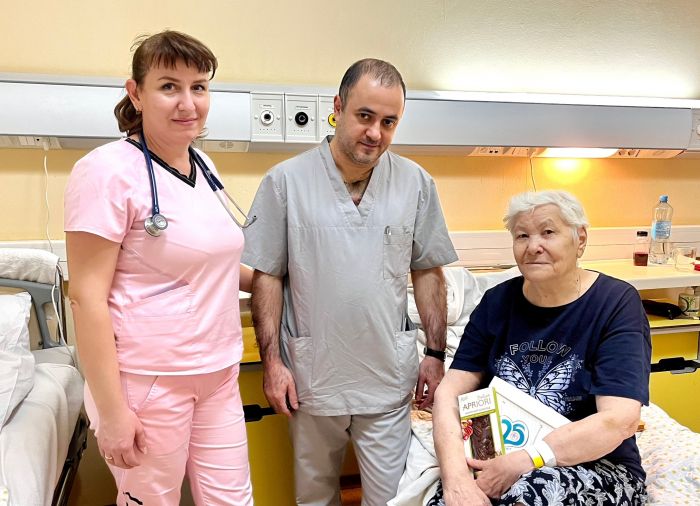 ​Кардиолог Сургута поздравил пациентку с 89-летием прямо после операции