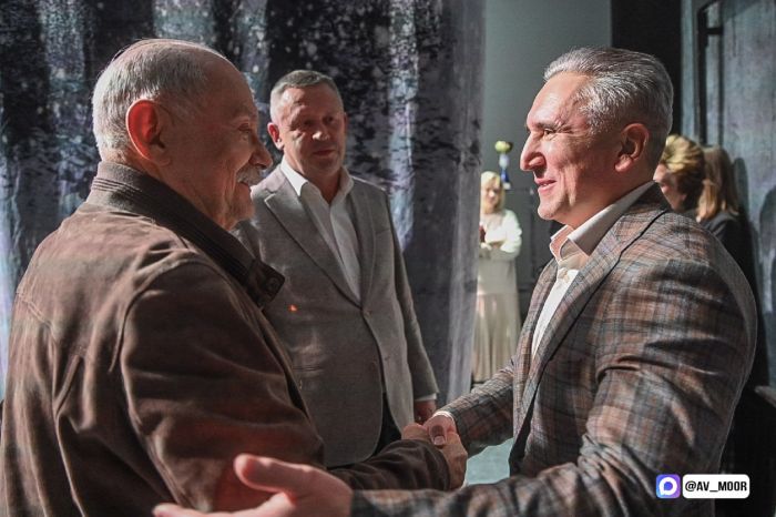 ​Михалков завершил «Большие гастроли» в Тюменской области показом спектакля «12»