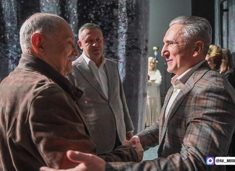 ​Михалков завершил «Большие гастроли» в Тюменской области показом спектакля «12»