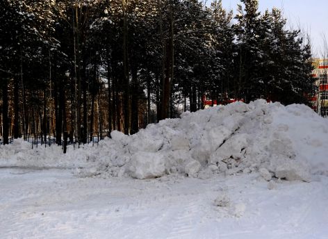 ​В Сургуте после снегопада на улицы вывели более ста единиц спецтехники