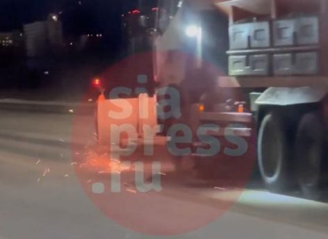 ​Уборка снега в Сургуте «с огоньком» // ВИДЕОФАКТ