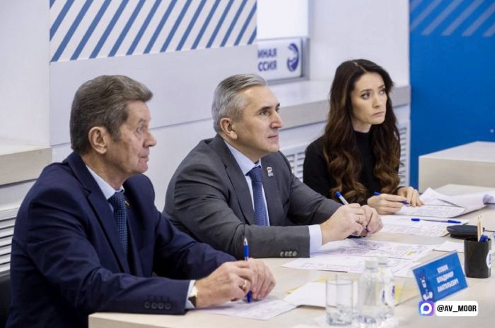 ​Александр Моор дал поручения после личного приема граждан