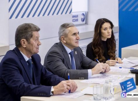 ​Александр Моор дал поручения после личного приема граждан
