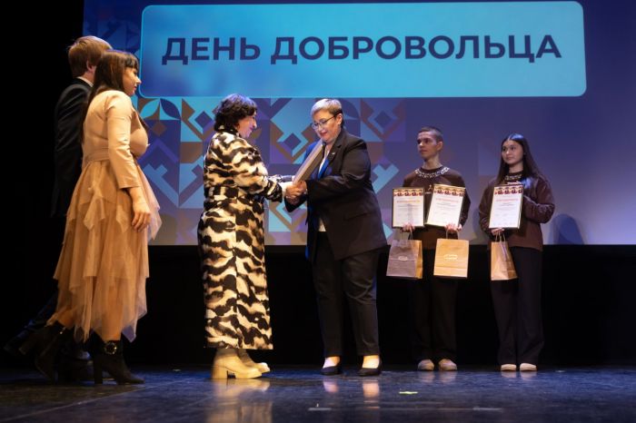 ​В Сургуте наградили активных добровольцев и волонтерские объединения