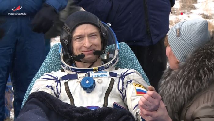 ​Югорский космонавт Сергей Рыжиков вернулся на Землю