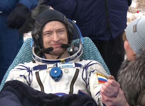 ​Югорский космонавт Сергей Рыжиков вернулся на Землю