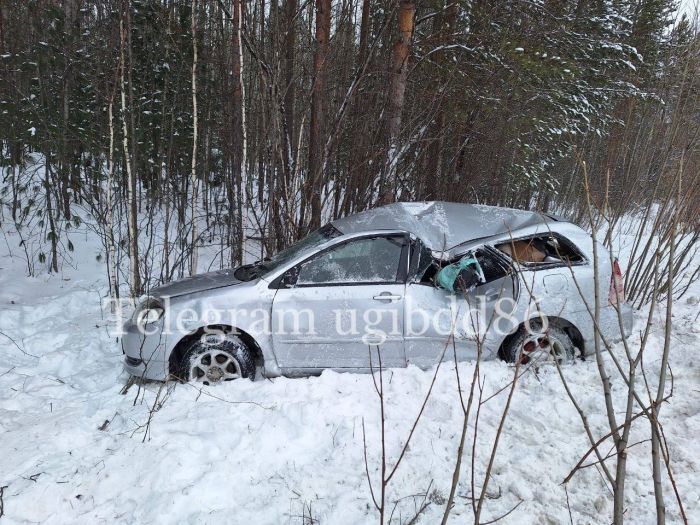​На трассе Сургут – Нижневартовск опрокинулась Toyota: пострадали два человека