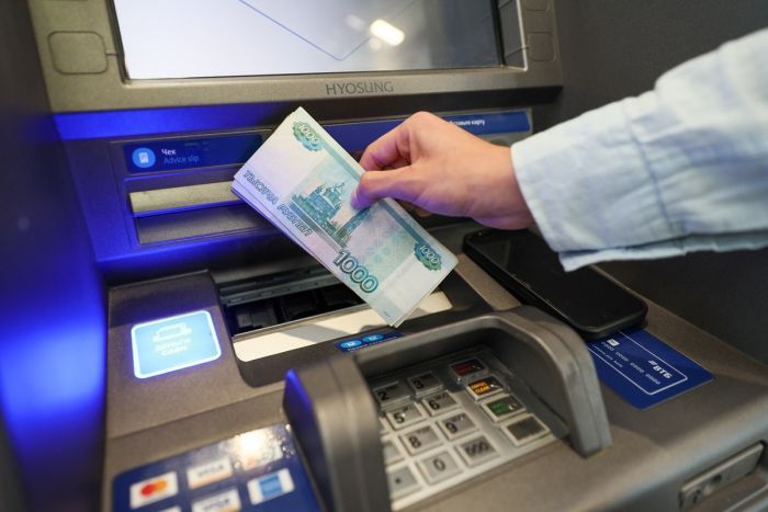 ​Рубль на пути к 100 за доллар, что на это повлияет?