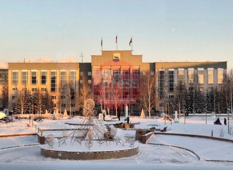 ​С площади Советов в Сургуте пропала елка // ФОТОФАКТ