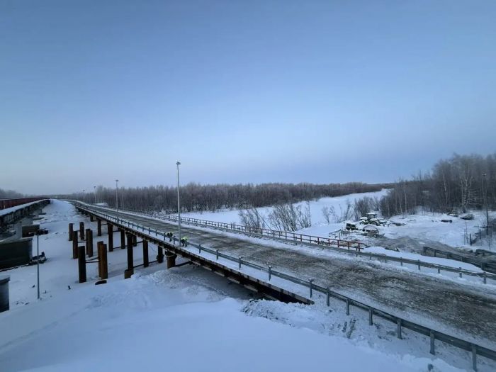 В Югре быстро построили временный мост вместо разрушенного