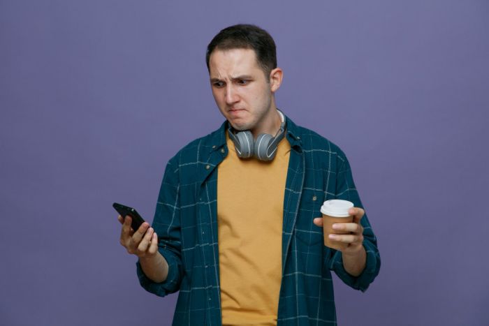 Роскомнадзор приступил к замедлению WhatsApp* с перспективой полной блокировки мессенджера