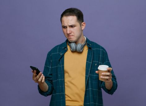 Роскомнадзор приступил к замедлению WhatsApp* с перспективой полной блокировки мессенджера