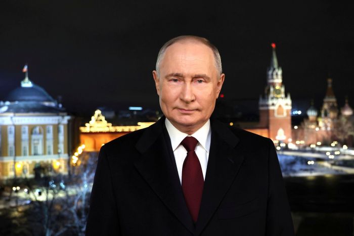 В новогоднем обращении 2025 года президент России выразил надежду, что граждане продолжат работать и созидать