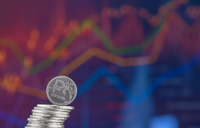 Экономисты и чиновники разошлись в прогнозе курса рубля, но едины в одном — падение предстоит