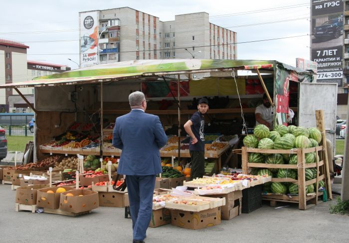​Муниципалитеты получат больше полномочий по сносу ларьков. Совфед утвердил закон о нестационарной торговле