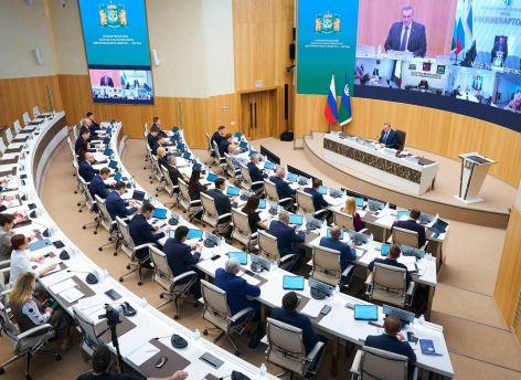 Губернатор Югры поручил усилить контроль за очисткой крыш и безопасностью школ после трагедии в Лянторе