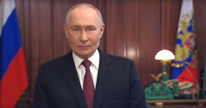 ​Владимир Путин поздравил россиян с Днем защитника Отечества