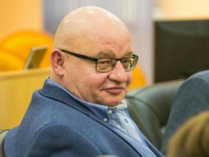 Свой пост покидает бессменный руководитель сургутского аэропорта