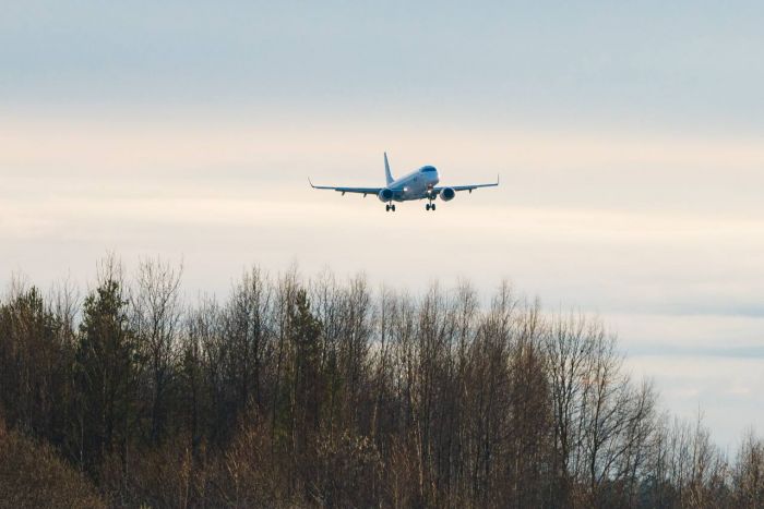 Самолет из Уфы не смог сесть в Сургуте и ушел на запасной аэродром в Ханты-Мансийск