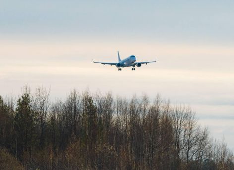 Самолет из Уфы не смог сесть в Сургуте и ушел на запасной аэродром в Ханты-Мансийск