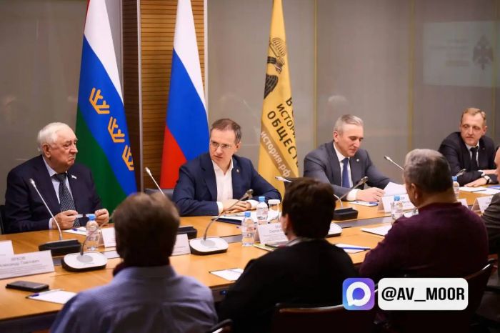 ​Владимир Мединский и Александр Моор обсудили с тюменскими писателями и историками новые проекты