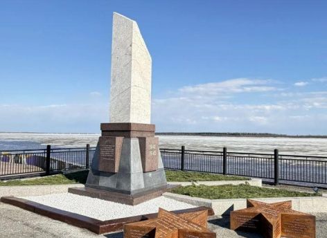 Георгиевские ленты, юнармейский строй и новые «Звезды»: как Сургут встречает День Победы