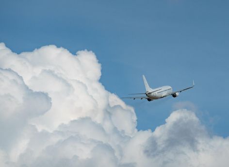 Бывшие муж и жена случайно оказались на соседних местах в самолете в Сургут и устроили скандал. Дошло до вызова полиции