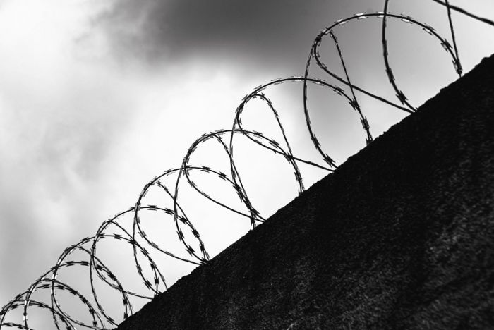 Няганский суд отправил почти на 20 лет в тюрьму югорчанина, убившего девушку 24 года назад