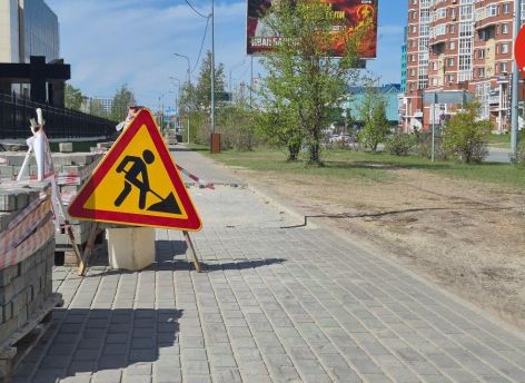 ​Тротуар раскопали, рабочие исчезли: сургутянка пожаловалась на затянувшийся ремонт возле остановки «Россети»
