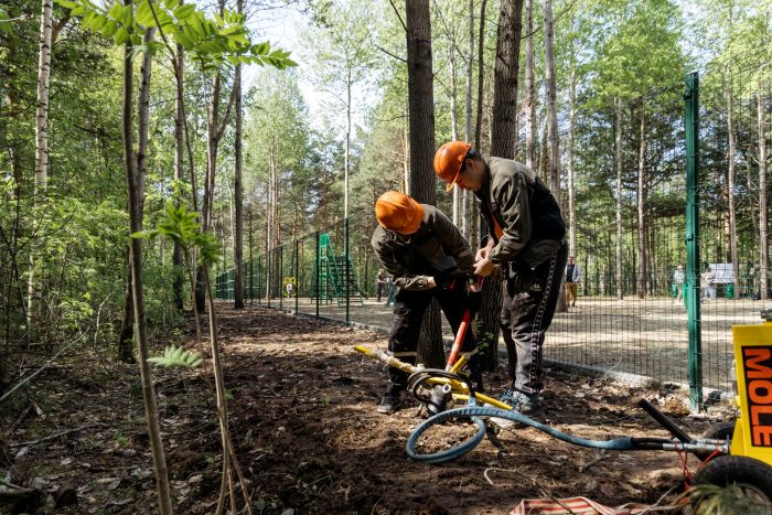 Власти Сургута начали благоустройство дорожек в парке «За Саймой»