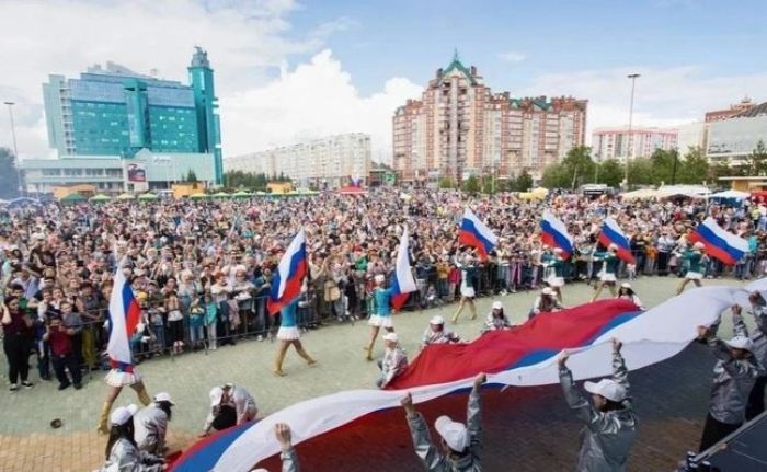 Рабочая неделя будет короче из-за Дня России