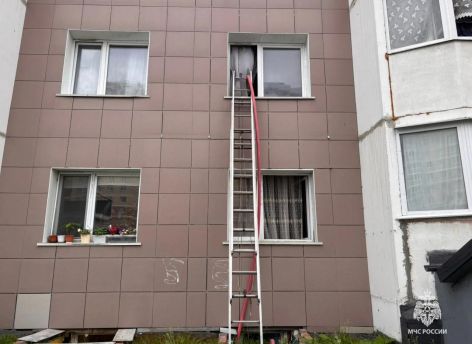 В Сургуте загорелась квартира в многоэтажке на улице Крылова
