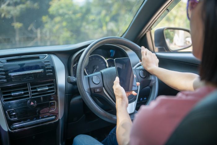 МВД и Минпромторг оценят безопасность праворульных автомобилей в России