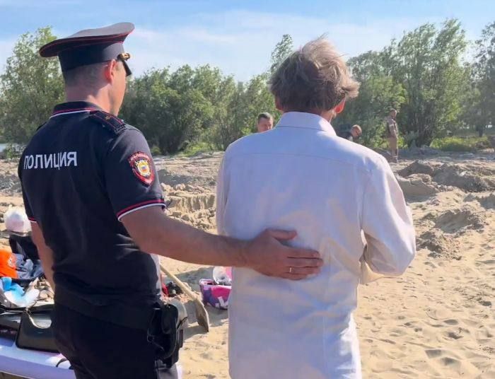 ​Евгений Барсов борется не столько с намывом песка у его аэродрома, сколько с необъяснимым и системным неприятием в Сургуте