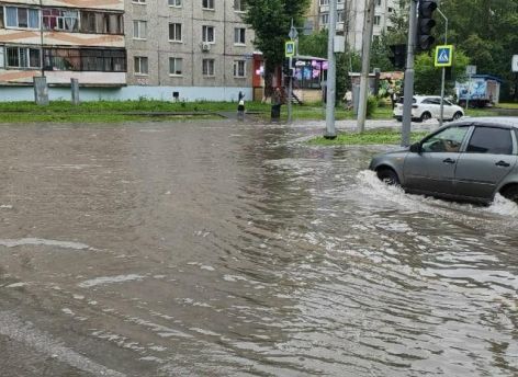​Тюмень ушла под воду после сильного дождя
