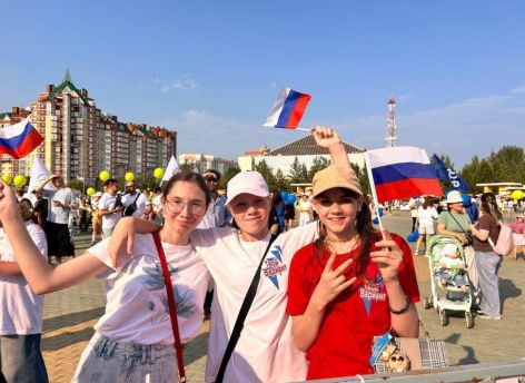 Фестивали, рабочие встречи и новая городская награда — как Сургут отметил День молодежи