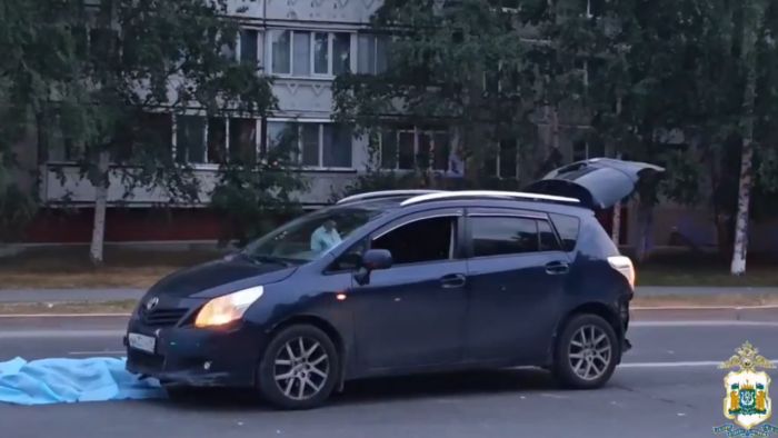 В Нижневартовске молодого человека переехали две машины