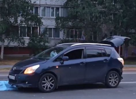 В Нижневартовске молодого человека переехали две машины